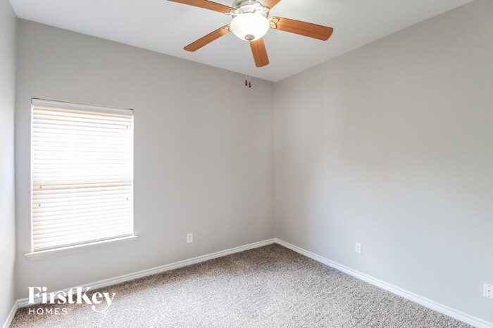 Building Photo - 226 Bob White Dr