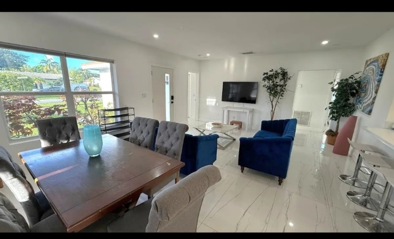 Building Photo - 1260sw SW 32nd St