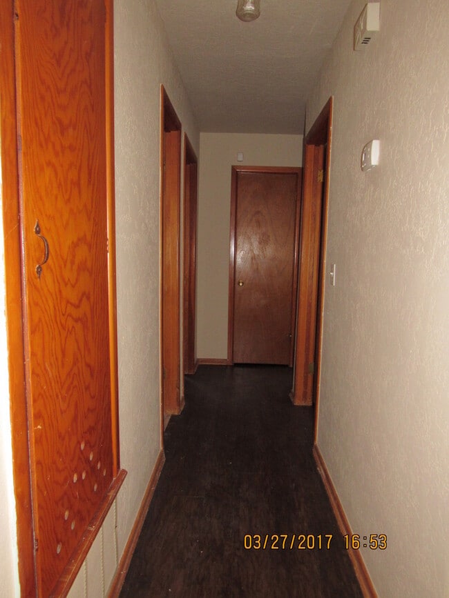 Building Photo - Pet Friendly Home!