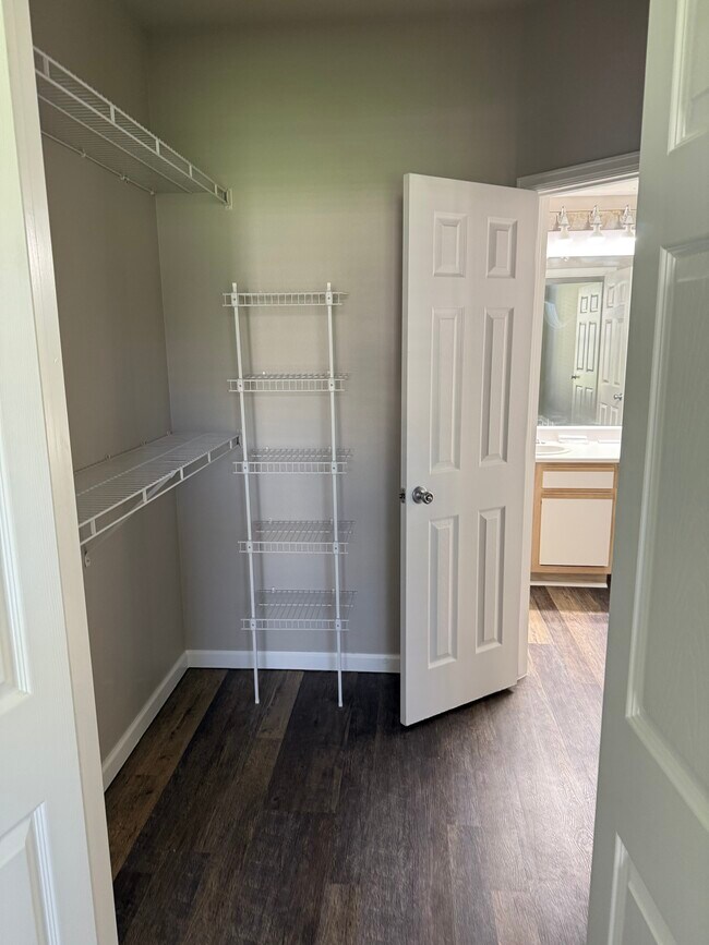 Building Photo - 7423 S Quail Cir