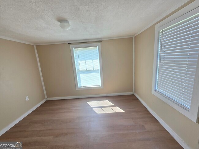 Building Photo - 1030 Dennis St