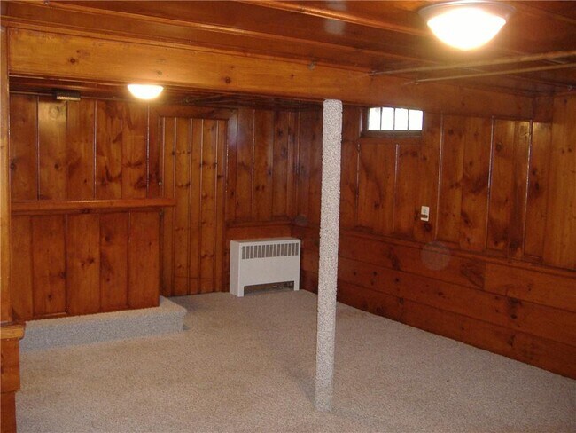 Building Photo - 18 Burnside St