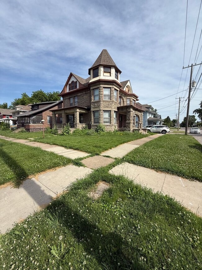 Building Photo - 502 N 16th Street