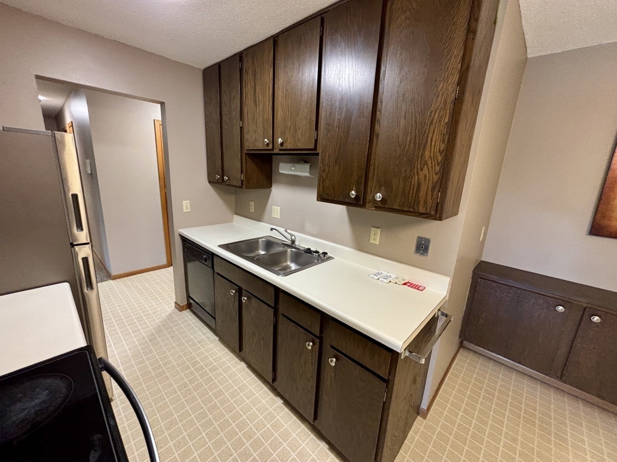 Building Photo - 255 Westview Dr