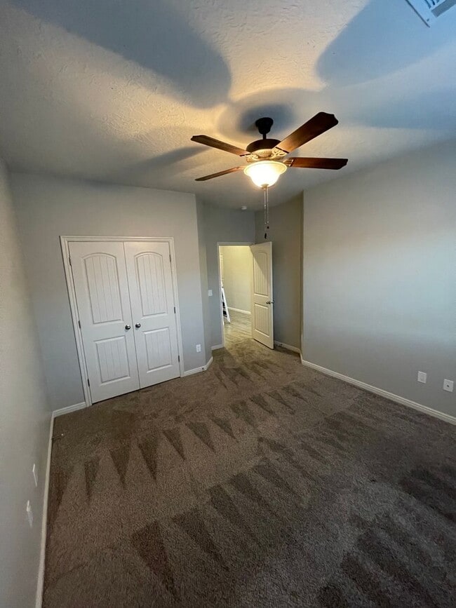 Building Photo - Home in Hayden Estates 3 bedroom, 2 bath with a 3 car garage