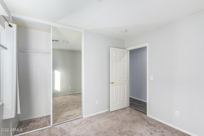 Building Photo - 2609 S Devonna Ln