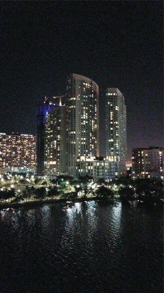 Building Photo - 1900 N Bayshore Dr
