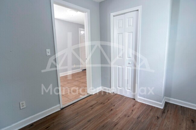 Building Photo - 1044 W 28th St