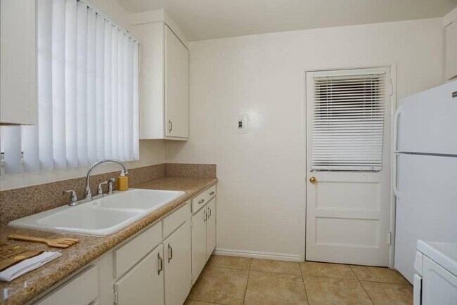 Building Photo - 1.0 bedroom in Pasadena California 91106