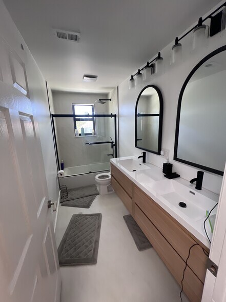 Building Photo - 10920 Haydn Dr