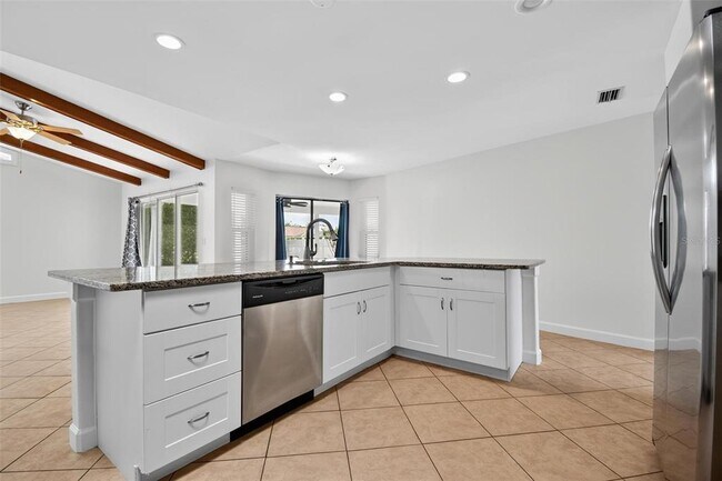 Building Photo - 231 Wellington Dr