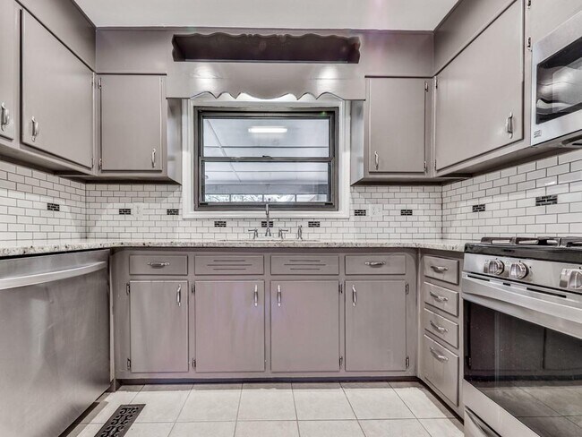 Building Photo - 5480 Burgess Dr