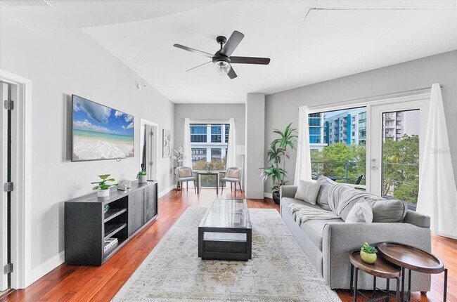 Building Photo - 525 E Jackson St