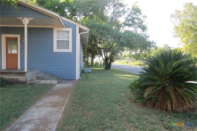 Building Photo - 202 S Mesquite St