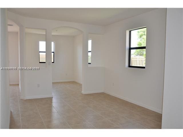 Building Photo - 580 NE 33rd Terrace