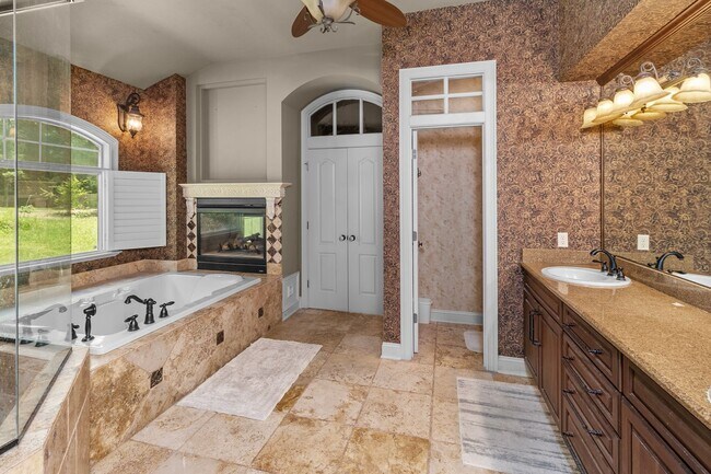 Building Photo - Executive Gainesville Rental: Custom 4 Sui...
