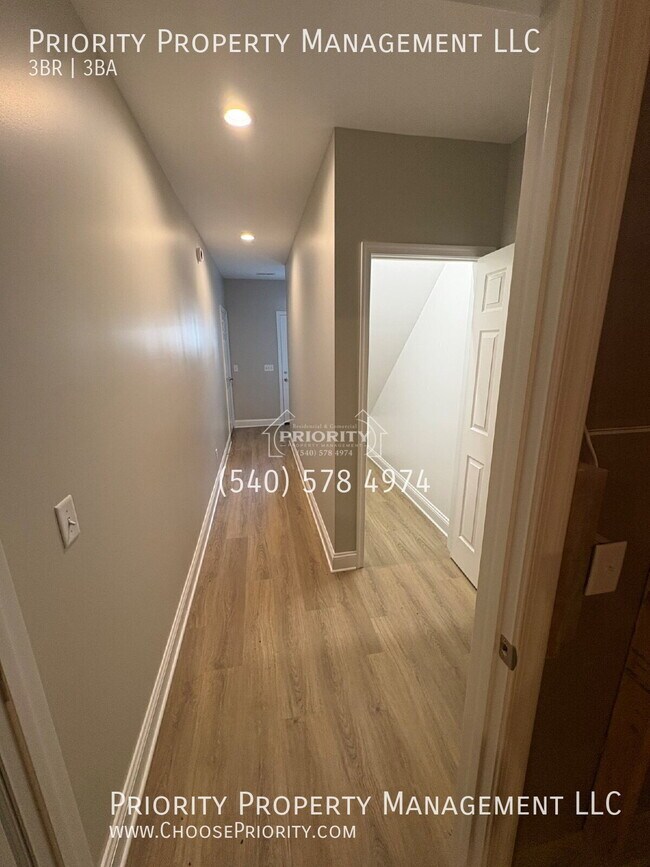 Building Photo - 751 Zephyr Dr