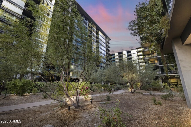 Building Photo - 7180 E Kierland Blvd