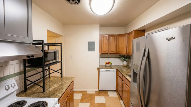 Building Photo - Charming North Oakland 2BD with Custom Finishes & Parking