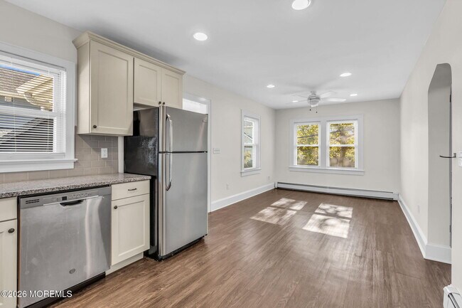 Building Photo - 1411 3rd Ave