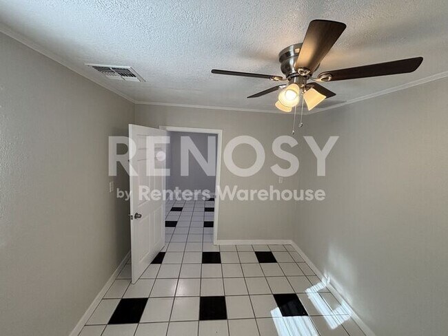 Building Photo - Modern, Solar Energy, 2-Bedroom detached Casita!