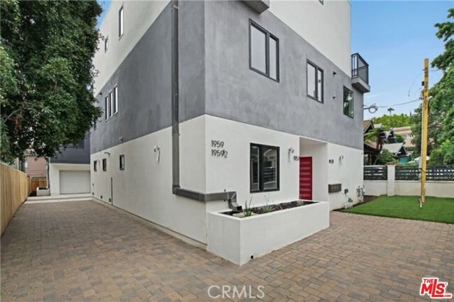 Building Photo - 1957 Vista Del Mar Ave