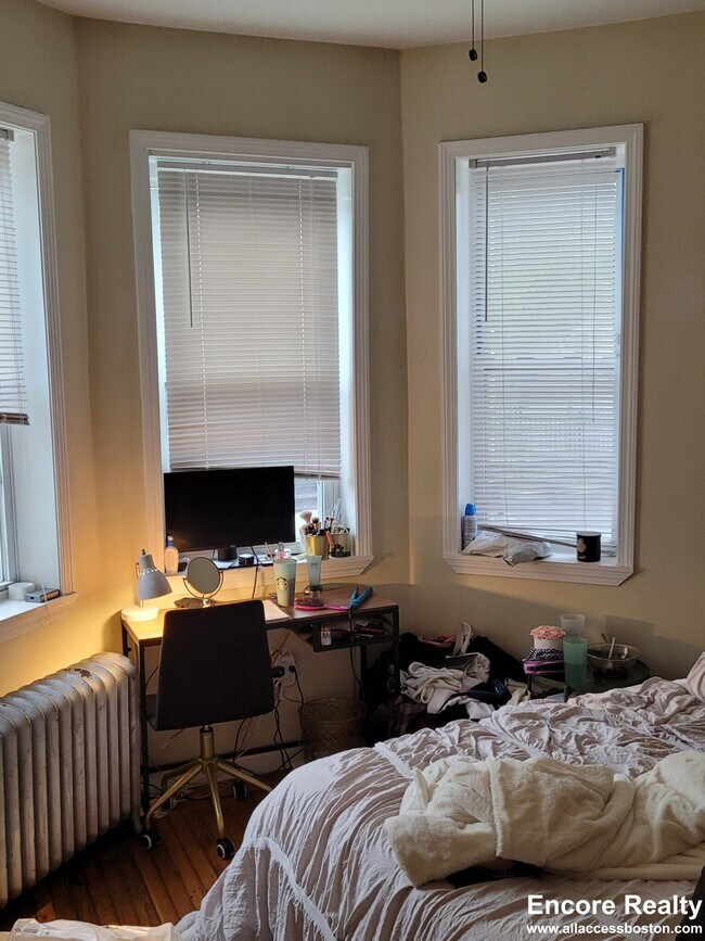 Building Photo - 1189 Commonwealth Ave