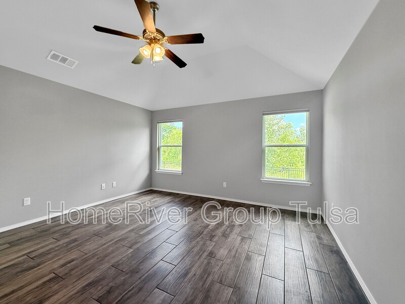 Building Photo - 10213 S 233rd E Pl