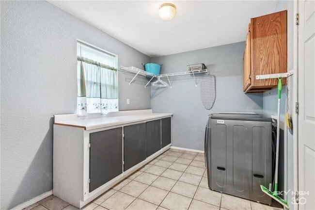 Building Photo - 405 SW 10th St