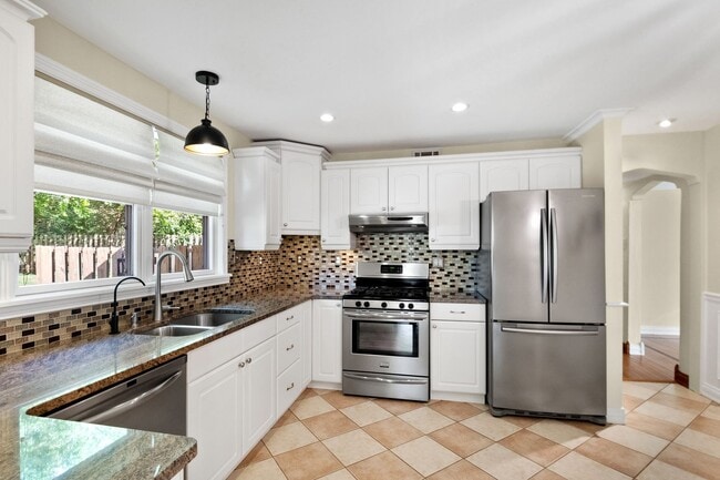 Building Photo - Webster Wonder w/ Floors Galore!