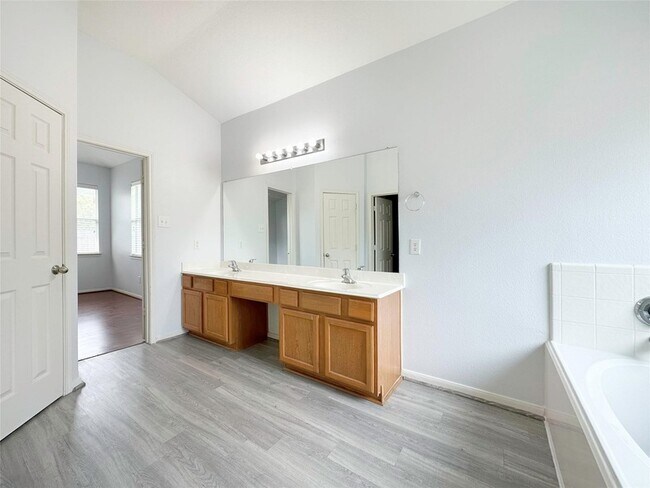 Building Photo - 2910 Lemmingham Dr