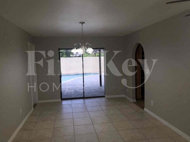 Building Photo - 241 SW 32nd Terrace