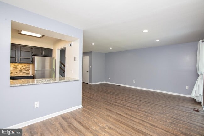 Building Photo - 322 Kings Croft Dr