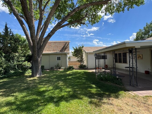 Building Photo - 4 Bedroom, 2 Bathroom Home near Louisiana & Osuna