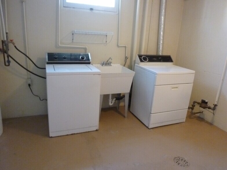 Building Photo - 719 E 35th Ave