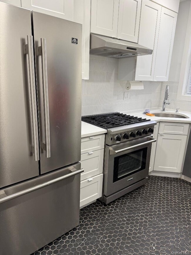 Building Photo - 39-39 Crescent St