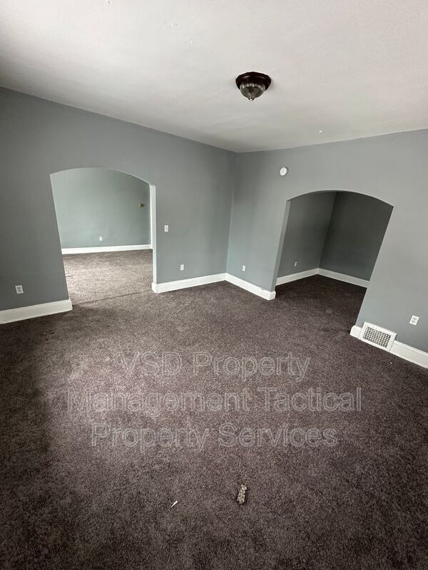 Building Photo - 3651 E 55th St