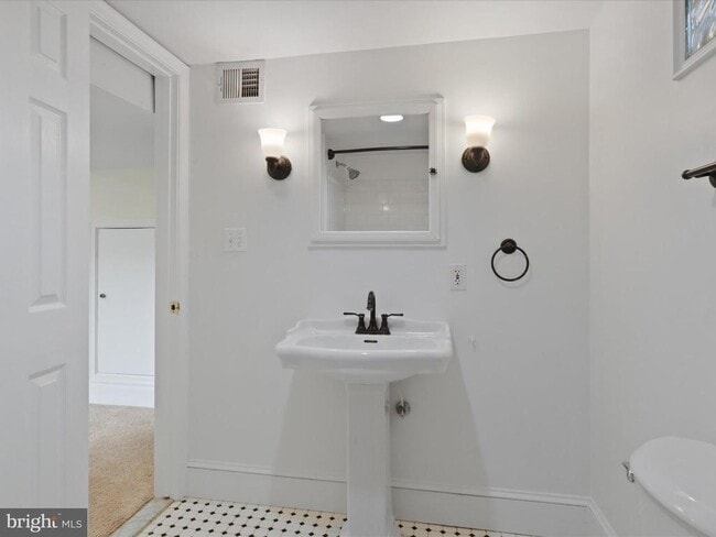Building Photo - 2614 Jefferson Dr