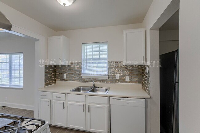 Building Photo - 6215 S Benton Ave