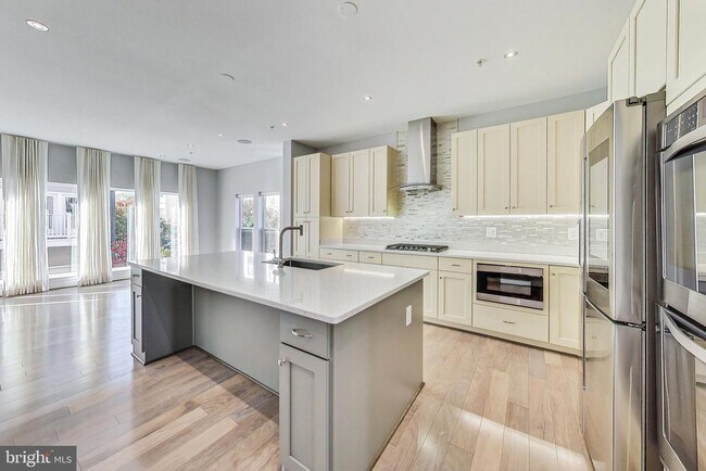 Primary Photo - 1458 Piccard Dr