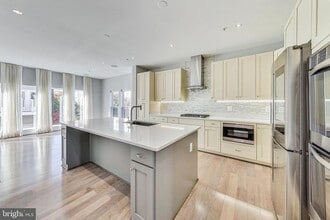 Building Photo - 1458 Piccard Dr