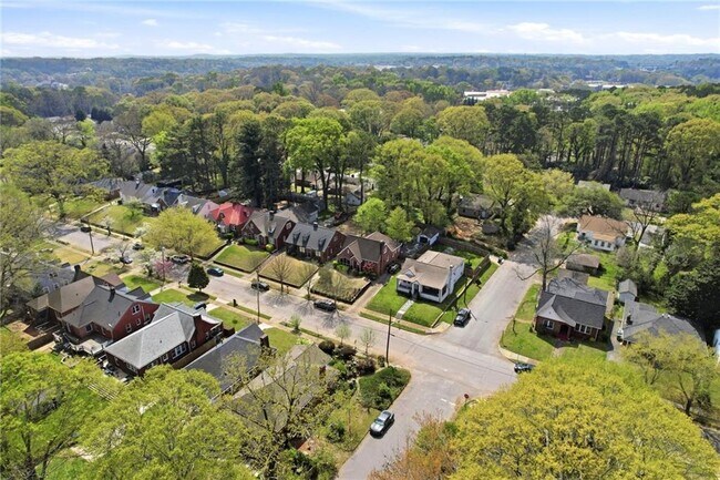 Building Photo - 496 Shannon Dr SW