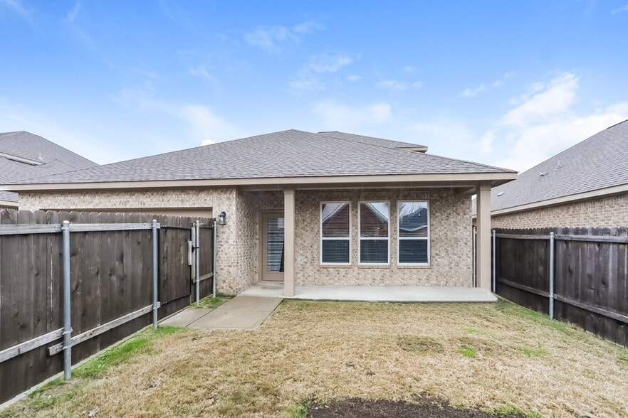 Building Photo - 121 Parks Branch Rd