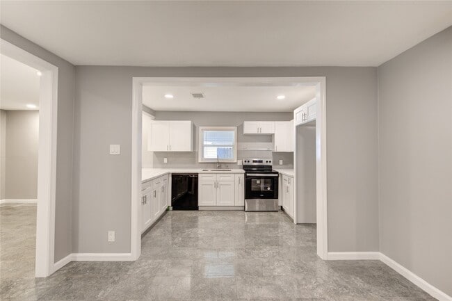 Building Photo - 4545 Bricker St