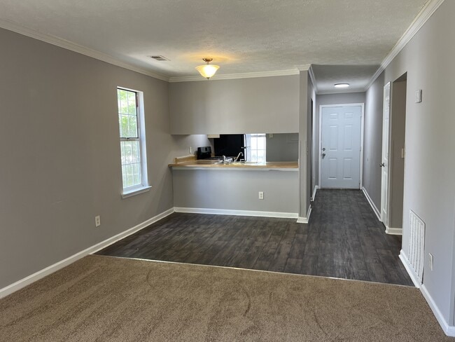 Building Photo - 2051 Charter Ln