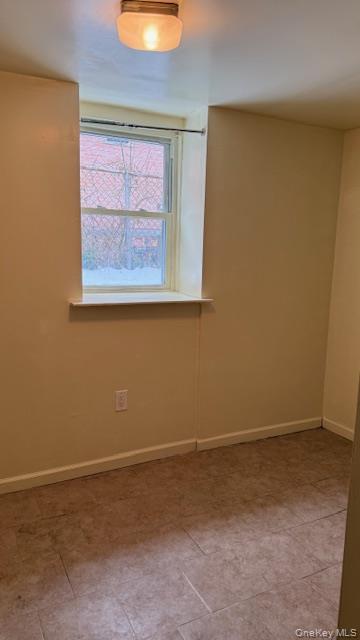 Building Photo - 959 E 227th St