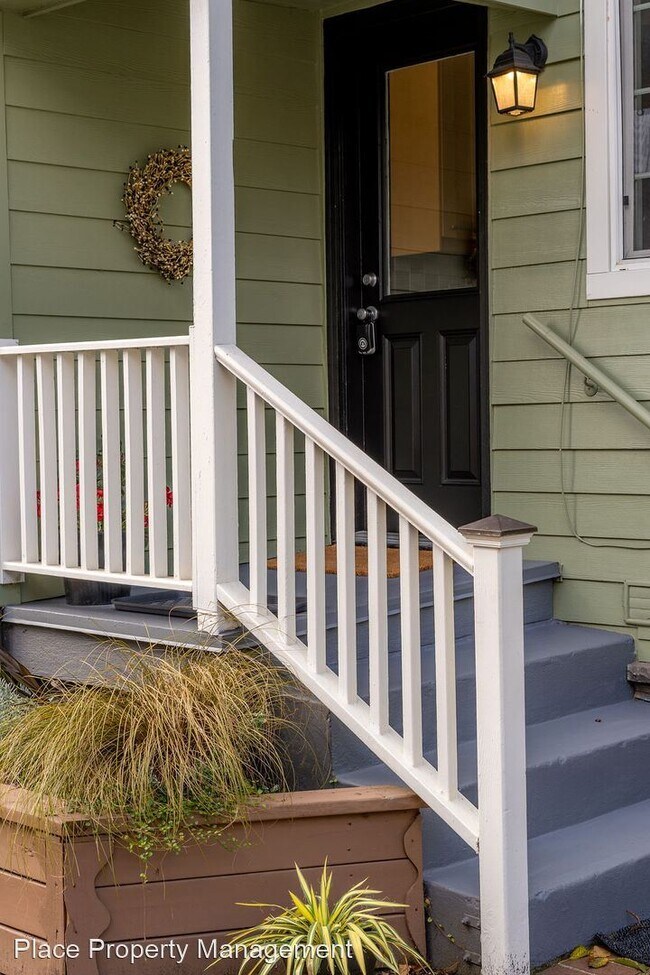 Building Photo - 4 br, 2 bath House - 1134 SE Marion St. Un...