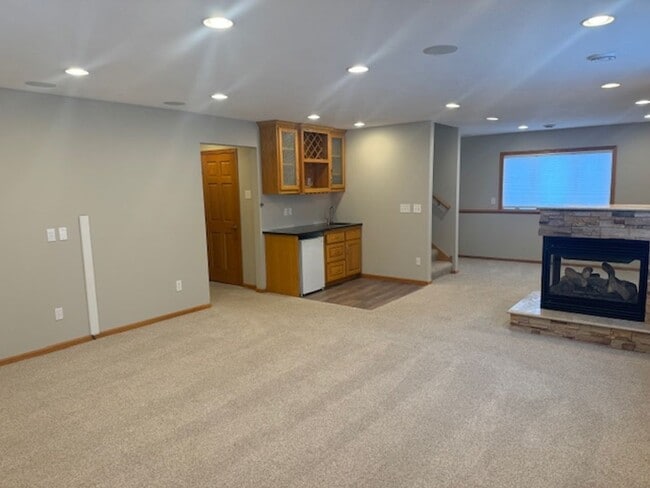 Building Photo - Gorgeous 6 Bed/3 Bath/3 Garage SFH with Screened in Porch, and Firepit in Minnetrista!