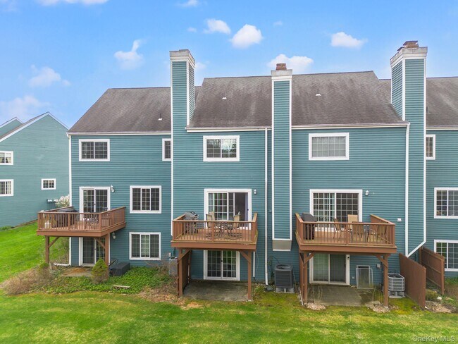 Building Photo - 702 Somerset Knoll