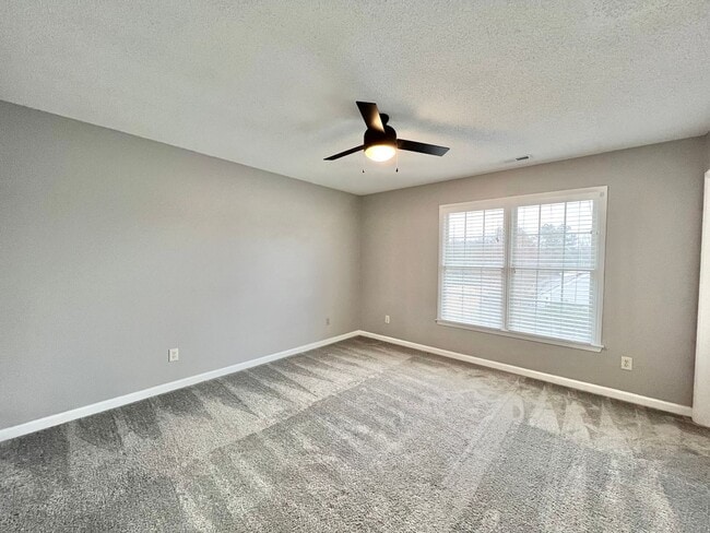 Building Photo - **OFFERING REFUNDABLE APPLICATION FEES & $100 MOVE IN PROMOTION** Charming 3BD, 2.5BA Apex Townho...